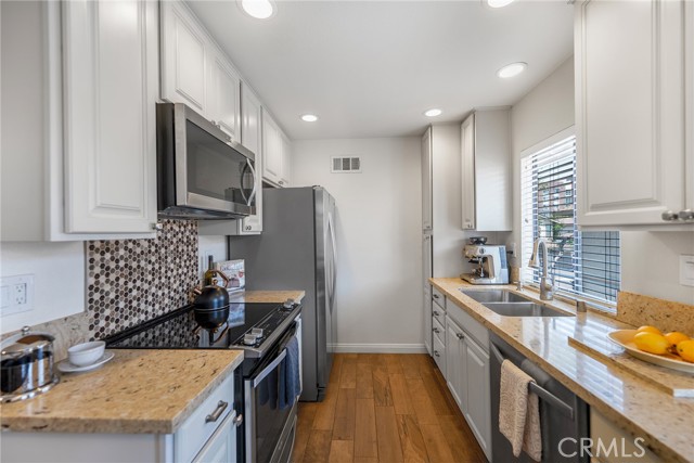 Detail Gallery Image 4 of 25 For 16893 Stoneglass #91,  Tustin,  CA 92780 - 2 Beds | 1 Baths