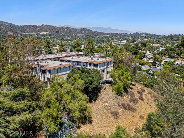 1832 Oak Tree Drive, Los Angeles CA: https://media.crmls.org/medias/5471c6de-52e0-4551-94ed-2d191b10d291.jpg