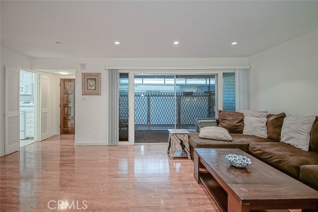 Detail Gallery Image 20 of 59 For 4950 Louise Ave #105,  Encino,  CA 91316 - 2 Beds | 2 Baths