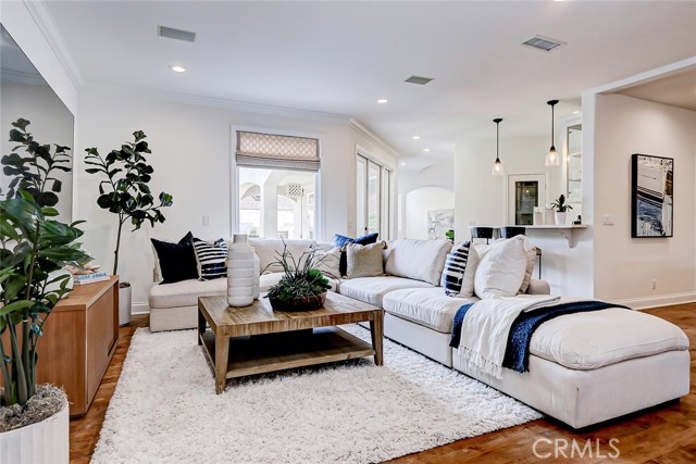 Detail Gallery Image 18 of 70 For 819 11th St, Manhattan Beach,  CA 90266 - 6 Beds | 5/2 Baths