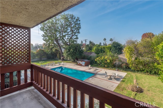 Detail Gallery Image 3 of 23 For 5115 Kester #202,  Sherman Oaks,  CA 91403 - 2 Beds | 2 Baths