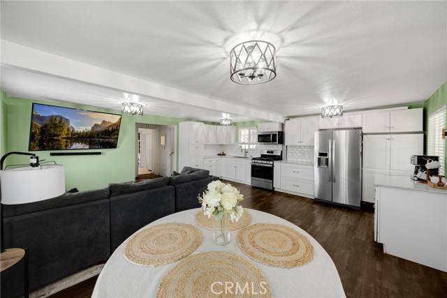 1003 Stevenson Street, Colton CA: https://media.crmls.org/medias/547303ae-e594-41b9-84b2-9f3cdf048b18.jpg