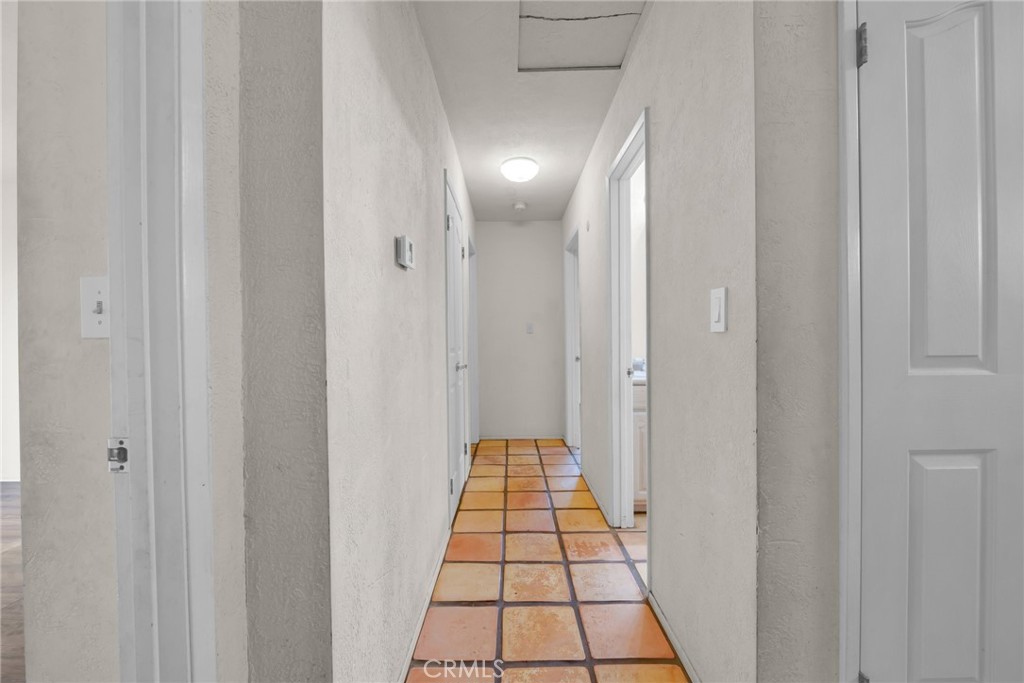 https://media.crmls.org/medias/547450d5-7dc6-4603-a9b5-b2caa3158e8a.jpg?preset=X-Large