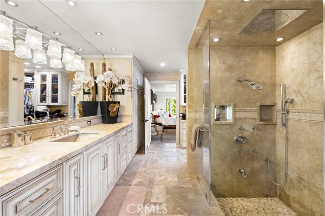 Detail Gallery Image 12 of 34 For 486 Holly St, Laguna Beach,  CA 92651 - 4 Beds | 4 Baths