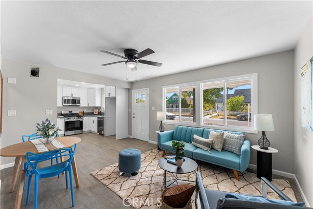 44008 Hoban Avenue, Lancaster CA: https://media.crmls.org/medias/5475182b-a72e-49f1-9d87-c8b9a70895b1.jpg