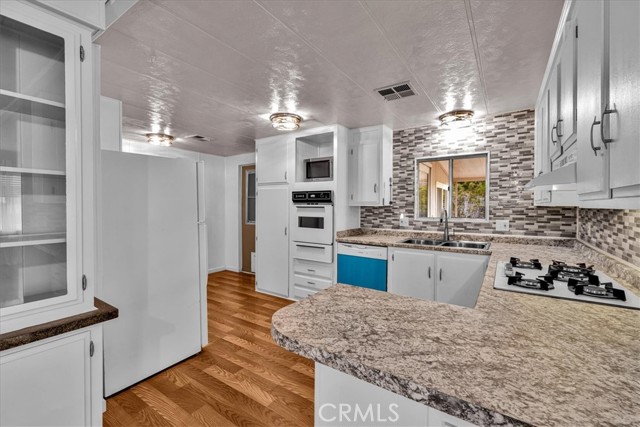 Detail Gallery Image 21 of 52 For 7425 Church St #28,  Yucca Valley,  CA 92284 - 3 Beds | 2 Baths