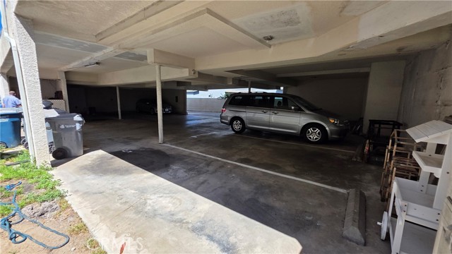 Detail Gallery Image 12 of 21 For 1040 W 165th Pl, Gardena,  CA 90247 - 12 Beds | 9 Baths