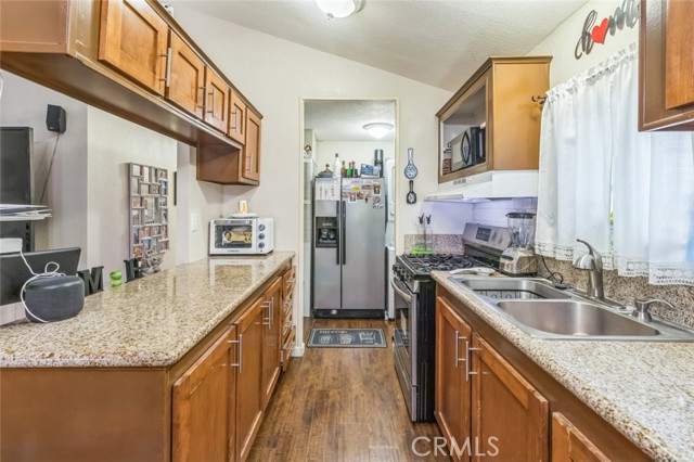 Detail Gallery Image 5 of 12 For 8221 Ilex St #10,  Fontana,  CA 92335 - 3 Beds | 2 Baths