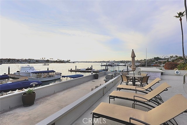2525 Ocean Boulevard, Corona del Mar CA: https://media.crmls.org/medias/5476ce65-408e-420c-88f8-cf0e3e4b0a4b.jpg