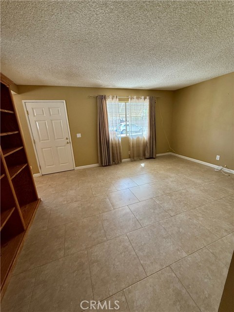 2364 San Padre, Hemet CA: https://media.crmls.org/medias/5477e704-78c2-488a-892e-e40d55f3ab29.jpg