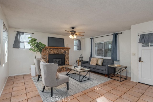 Detail Gallery Image 11 of 44 For 15328 Forest Ranch Wy, Forest Ranch,  CA 95942 - 3 Beds | 2/1 Baths