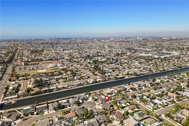 Detail Gallery Image 9 of 10 For 20372 Mooncrest Cir, Huntington Beach,  CA 92646 - 4 Beds | 2 Baths