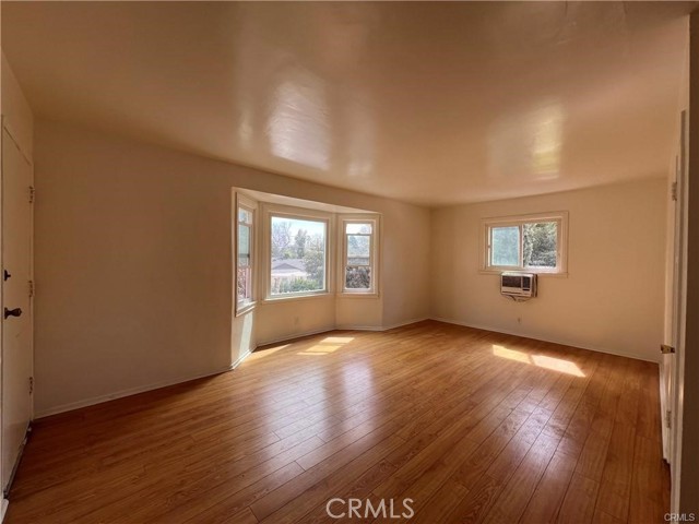 Detail Gallery Image 3 of 9 For 5951 Matilija Ave #1/2,  Valley Glen,  CA 91401 - 1 Beds | 1 Baths