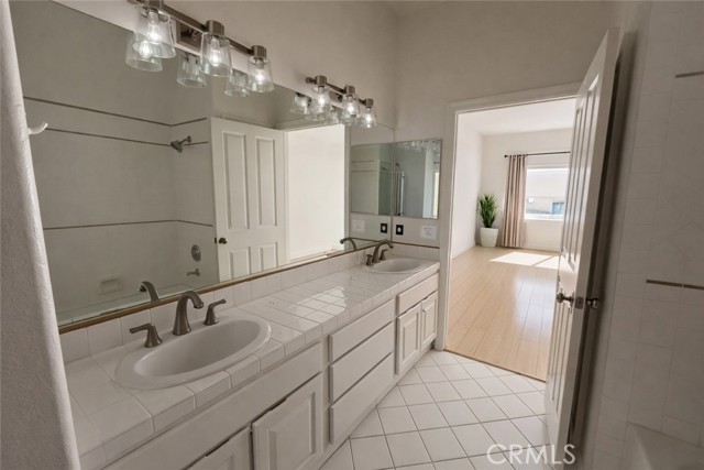 Detail Gallery Image 13 of 18 For 1811 Manning #302,  Los Angeles,  CA 90025 - 3 Beds | 4 Baths