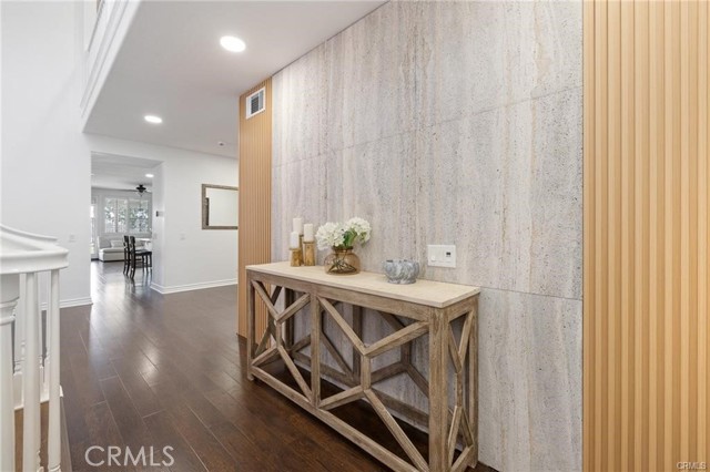 Detail Gallery Image 5 of 61 For 19924 via Joyce Dr, Saugus,  CA 91350 - 5 Beds | 3 Baths