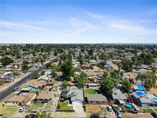 518 Lincoln Avenue, Bakersfield CA: https://media.crmls.org/medias/547b11e3-4b67-4356-a5ea-5e9c77d1d5ae.jpg
