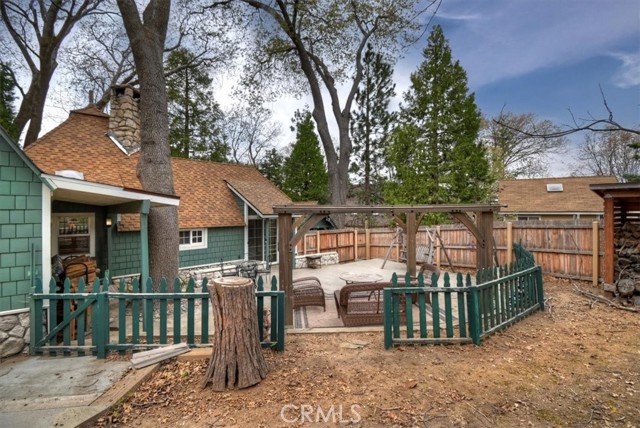 295 Sunset, Lake Arrowhead CA: https://media.crmls.org/medias/547c3507-f6f2-4d39-a989-786e92929b35.jpg