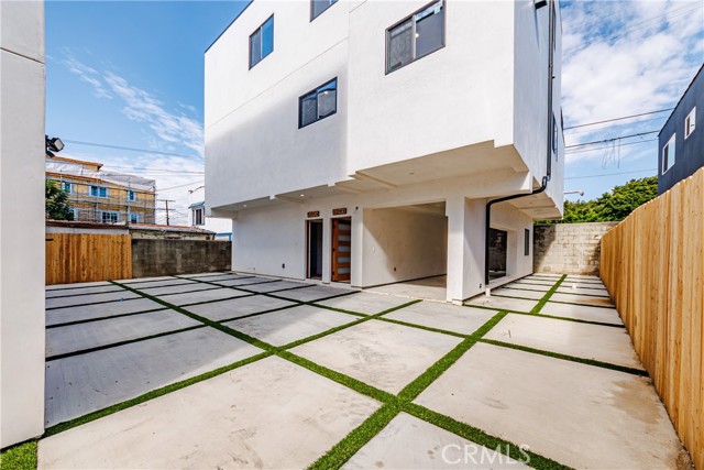 Detail Gallery Image 23 of 75 For 5209 W 20th, Los Angeles,  CA 90016 - – Beds | – Baths