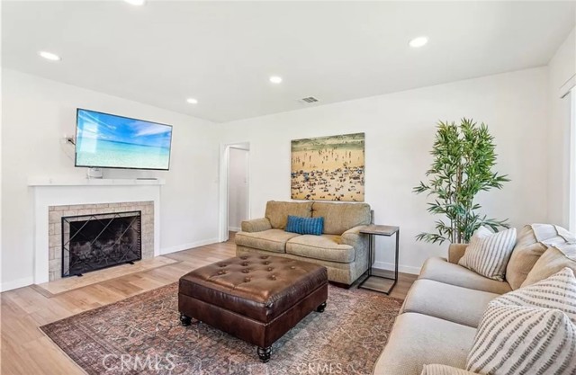 Detail Gallery Image 3 of 18 For 5340 E Mezzanine, Long Beach,  CA 90808 - 3 Beds | 2 Baths