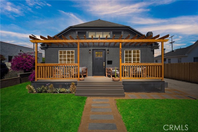 5732 Hillcrest Drive, Los Angeles CA: https://media.crmls.org/medias/547ddfd4-d6ee-4460-8cbf-ce3714462672.jpg