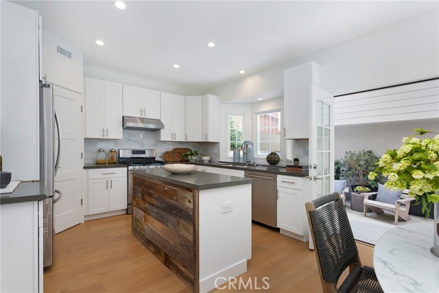 Detail Gallery Image 18 of 47 For 608 Acacia Ave, Corona Del Mar,  CA 92625 - 3 Beds | 3 Baths