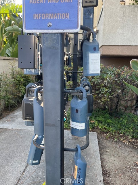 5515 Canoga Avenue, Woodland Hills CA: https://media.crmls.org/medias/547f3709-3873-4a1d-9178-50b632b25185.jpg