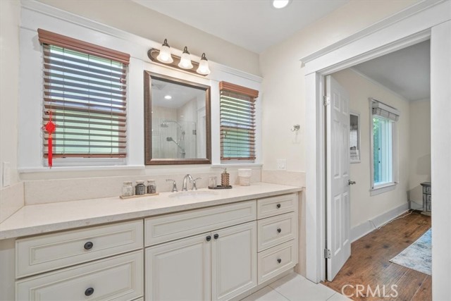 268 S Norton Avenue, Los Angeles CA: https://media.crmls.org/medias/547ff0d6-9234-448f-b728-d4e38a1d767b.jpg