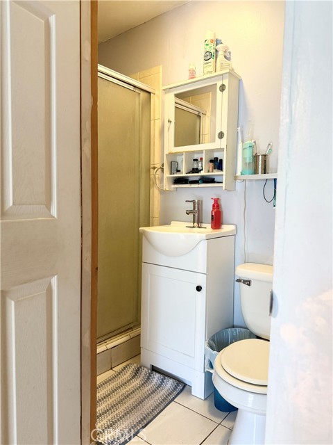 516 N Brand Boulevard, San Fernando CA: https://media.crmls.org/medias/547ff544-6697-4238-9219-b29d8ae053e0.jpg