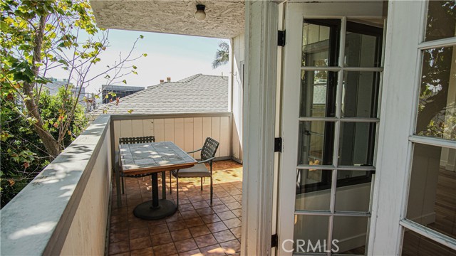 Detail Gallery Image 7 of 7 For 1133 N Clark St #101,  West Hollywood,  CA 90069 - 2 Beds | 2 Baths