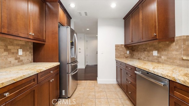 Detail Gallery Image 17 of 45 For 13004 Valleyheart Dr #205,  Studio City,  CA 91604 - 2 Beds | 2/1 Baths