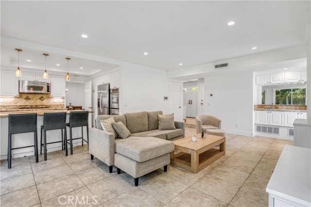 Detail Gallery Image 9 of 43 For 7101 Shadow Ridge Ct, West Hills,  CA 91307 - 3 Beds | 2/1 Baths