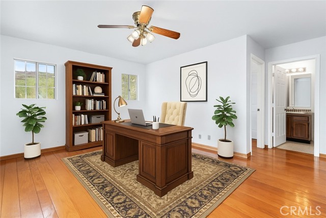 Detail Gallery Image 5 of 47 For 9658 Wheatland Ave, Sunland,  CA 91040 - 4 Beds | 4 Baths