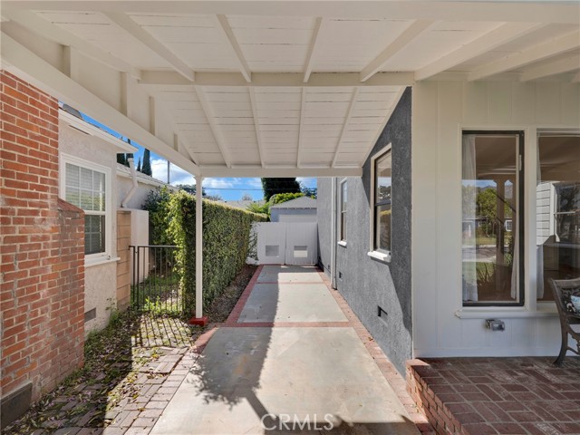 Detail Gallery Image 48 of 55 For 345 S Beachwood Dr, Burbank,  CA 91506 - 5 Beds | 3 Baths