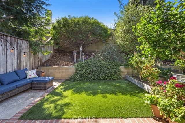 1405 Lakeside Lane, Huntington Beach CA: https://media.crmls.org/medias/5485dcc3-9615-4ebb-837b-baa379d27eeb.jpg