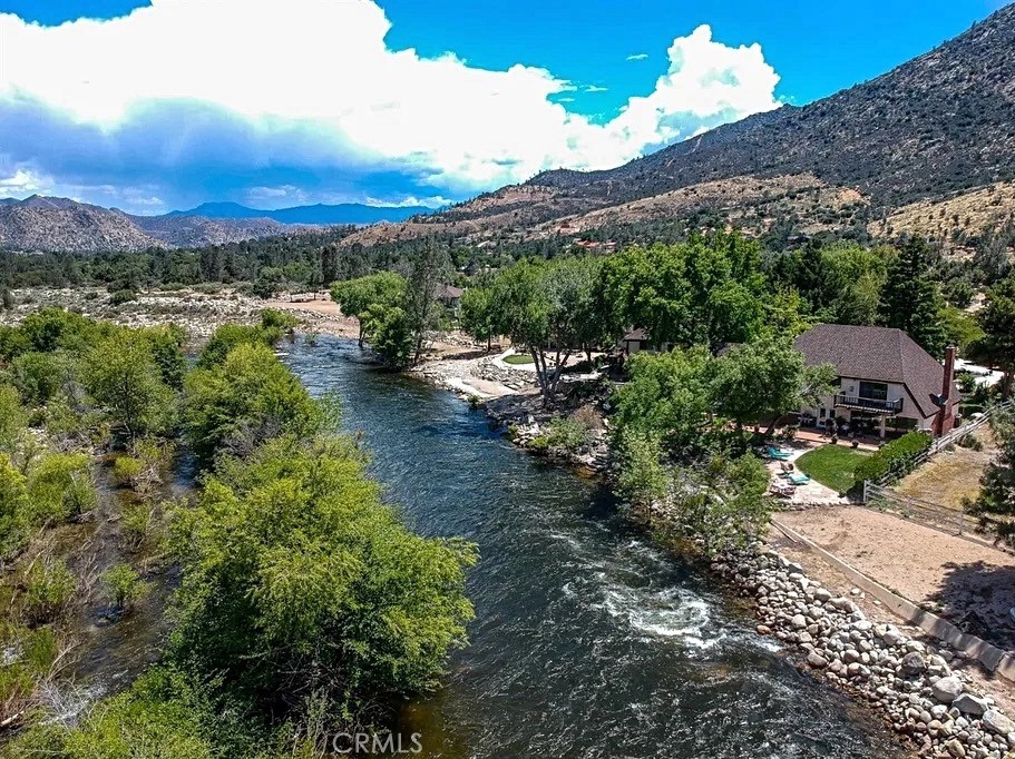 https://media.crmls.org/medias/54866908-9eac-4a40-884a-b28f9ee988a0.jpg?preset=X-Large