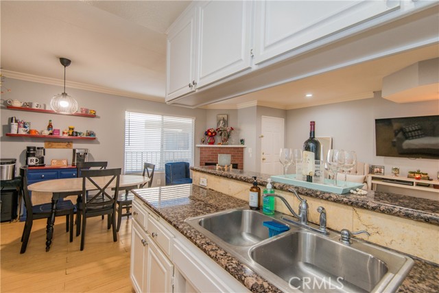 7045 Woodley Avenue, 218 photo 7