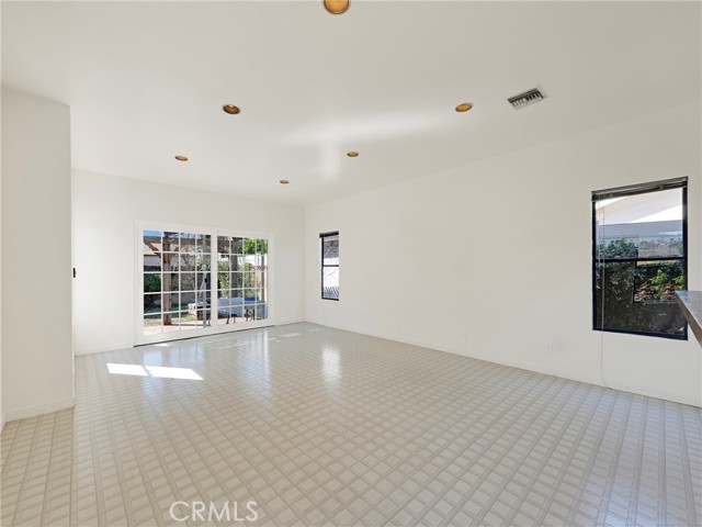 Detail Gallery Image 19 of 55 For 345 S Beachwood Dr, Burbank,  CA 91506 - 5 Beds | 3 Baths