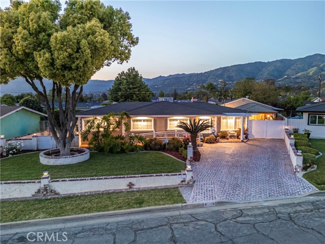 2033 E Duell Street, Glendora CA: https://media.crmls.org/medias/54889499-1b67-4ef5-a055-81a9f1b445c6.jpg