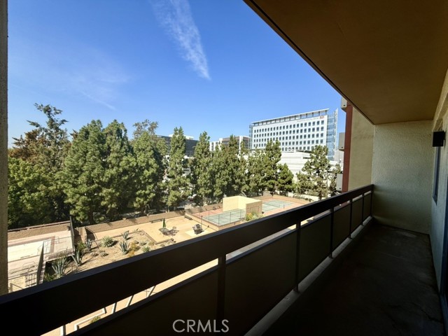 Detail Gallery Image 8 of 27 For 321 S San Vicente Bld #504,  Los Angeles,  CA 90048 - 2 Beds | 2 Baths