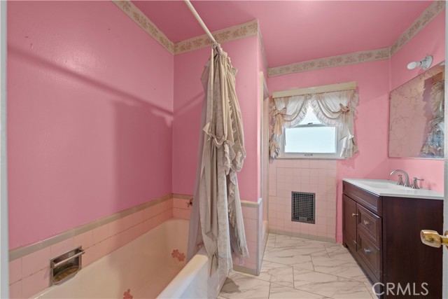 Detail Gallery Image 26 of 46 For 9606 S 4th Ave, Inglewood,  CA 90305 - 4 Beds | 3 Baths