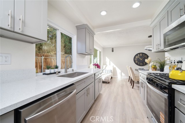 Detail Gallery Image 8 of 20 For 1170 Valley Spring, Colton,  CA 92324 - 3 Beds | 2 Baths