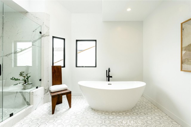 223 Orchid Avenue, Corona del Mar CA: https://media.crmls.org/medias/548a3ca3-f901-48f1-b970-c72bb0680246.jpg