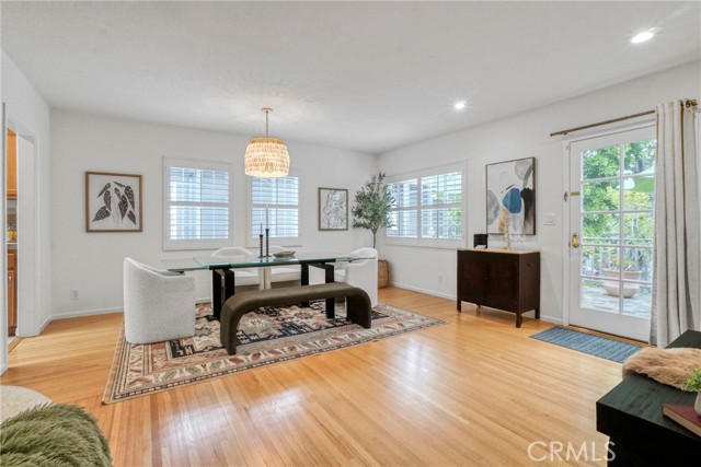 4299 Bakman Avenue, Studio City CA: https://media.crmls.org/medias/548a3d27-1294-494f-be2c-e38b5c25d591.jpg