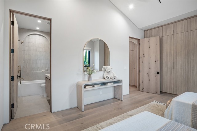 Detail Gallery Image 26 of 34 For 4830 Valjean Ave, Encino,  CA 91436 - 5 Beds | 5/1 Baths