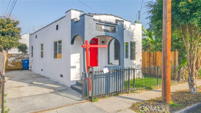 311 55th Street, Los Angeles, California 90037, 2 Bedrooms Bedrooms, ,2 BathroomsBathrooms,Single Family Residence,For Sale,55th,DW24047659