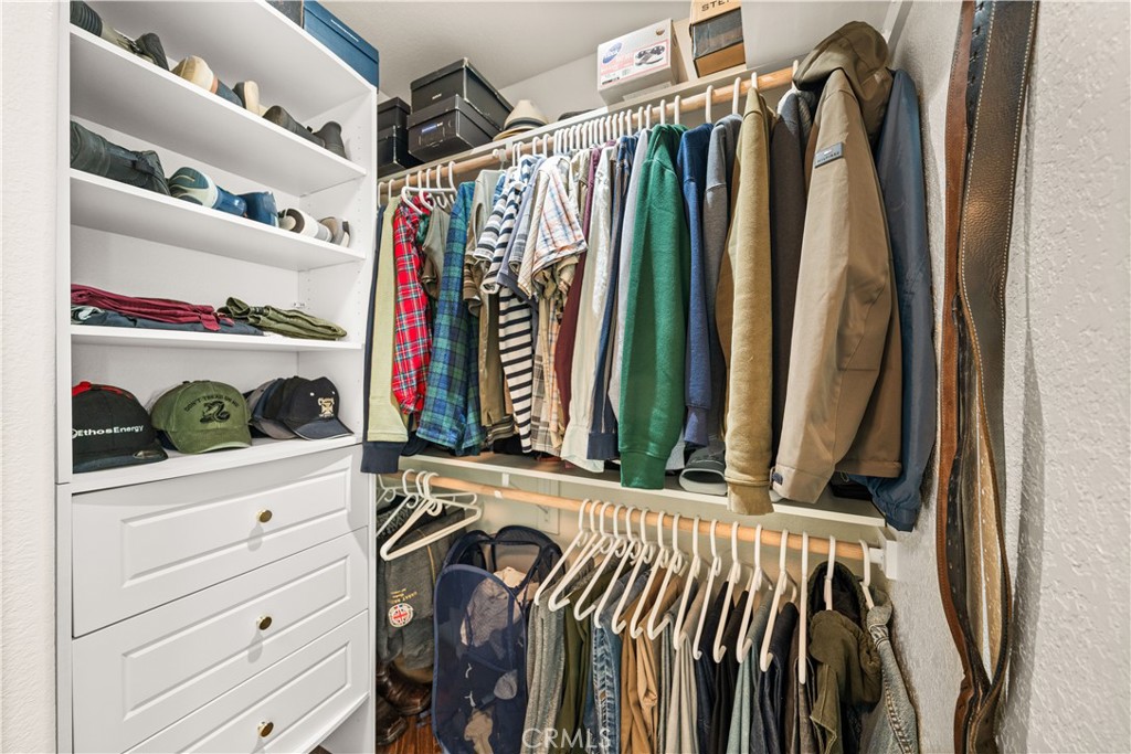 https://media.crmls.org/medias/548afbe8-c570-491e-93a0-e40de0dd03c4.jpg?preset=X-Large