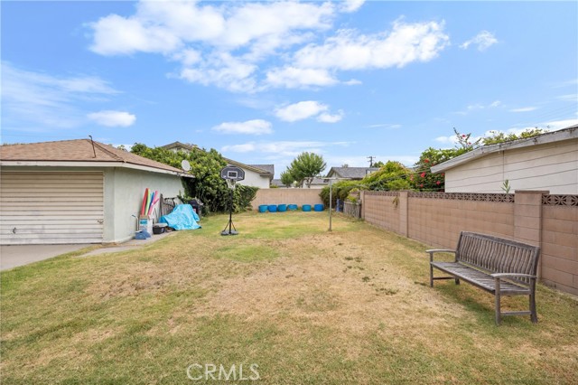 7437 Laura Street, Downey CA: https://media.crmls.org/medias/548b3d0a-3e70-49f0-9319-905d1ab3cc15.jpg