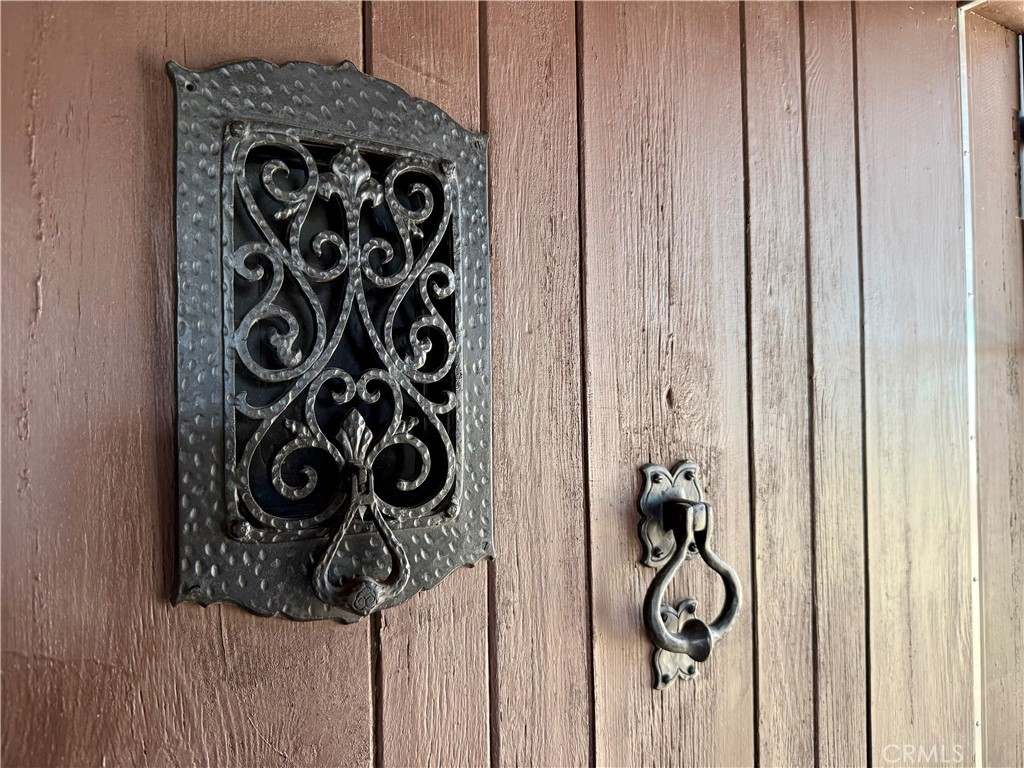 https://media.crmls.org/medias/548b5760-43ea-497b-8f83-0b1a70ebf52e.jpg?preset=X-Large