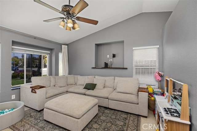 39769 Sunrose Dr, Murrieta CA: https://media.crmls.org/medias/548bcb5b-d96f-4fa7-9fe7-da7a572bef86.jpg