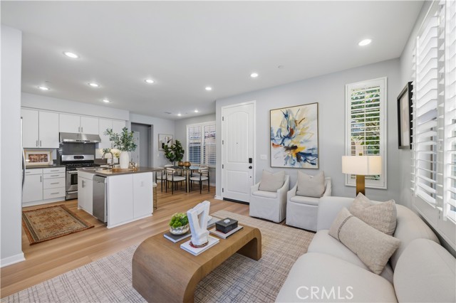 Detail Gallery Image 5 of 22 For 96 Tallowood, Irvine,  CA 92620 - 4 Beds | 3 Baths